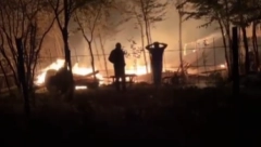 VATRA "GUTA" DVE VIKENDICE U KNIĆU Izbio strašan požar, crni dim kulja u nebo (FOTO/VIDEO)
