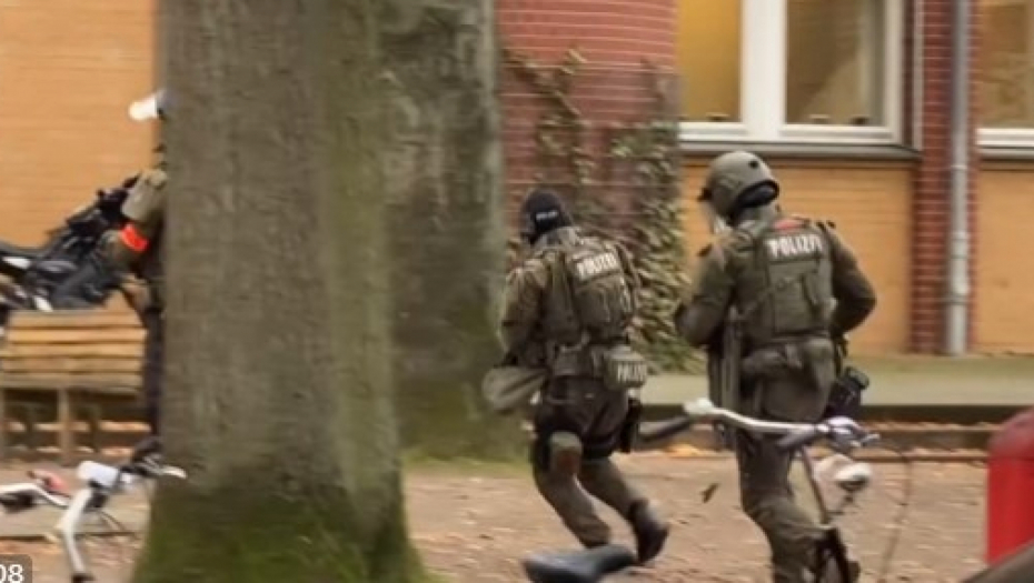 DRAMA U HAMBURGU, SPECIJALCI OKRUŽILI ŠKOLU Sa dugim cevima tragaju za naoružanima, isplivali snimci