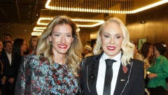JOVANA JOKSIMOVIĆ BLISTA U MINI HALJINI Voditeljka došla kod Brene i pokazala duge noge, sve oči uprte u njen stajling!