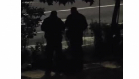 UZNEMIRUJUĆI VIDEO IZ PODGORICE: Ženska osoba pretučena i ostavljena da leži i zapomaže na trotoaru