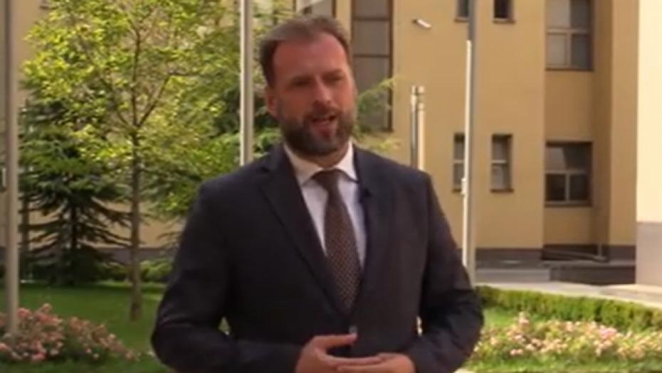 MINISTAR KRENUO U LOV PO GUSTOJ MAGLI, PA SE ZAKUCAO U KOMBI Oglasili se lekari, evo u kakvom je stanju