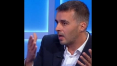 U OPOZICIJI TOTALNI RAT! "Možete da ga poljubite u..." - Simpatizer Save Manojlovića OVO poručio đilasovcima
