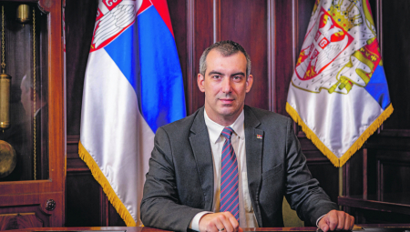 KAŽE ĐILAS DA VODI "GANDIJEVSKU BORBU", A GANDI TUKAO STARIJE OD 70 GODINA, UNIŠTAVAO JE SVE Orlić ga je sad ozbiljno poklopio, neće mu biti dobro