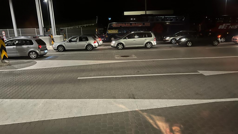 HAOS NA GRANICI Kilometarske kolone, čeka se satima! (FOTO)