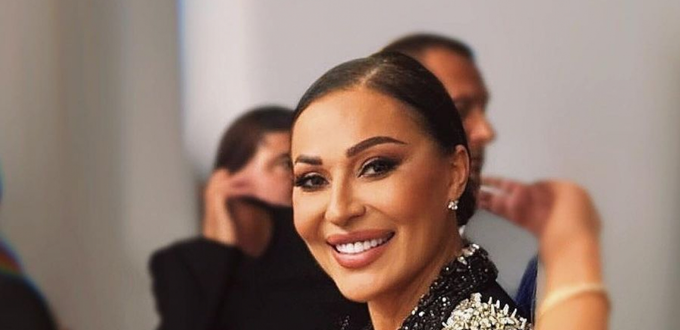CECA RAŽNATOVIĆ PROMENILA LIČNI OPIS Pevačica ima i novu frizuru i novu boju kose, a evo kako to izgleda