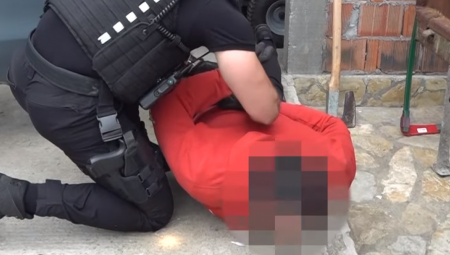 HOROR U NOVOM SADU! POZVAO POLICIJU ZBOG MRTVOG ROĐAKA, PA UHAPŠEN Inspektori odmah rasvetlili težak zločin