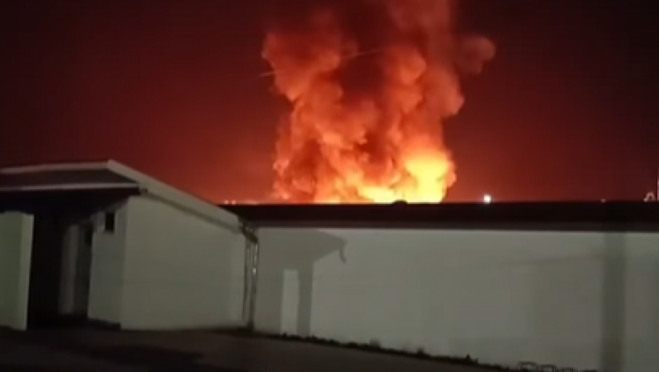 JAKE DETONACIJE ODJEKNULE U JAGODINI Izbio veliki požar u akva parku