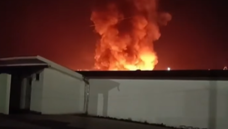 JAKE DETONACIJE ODJEKNULE U JAGODINI Izbio veliki požar u akva parku