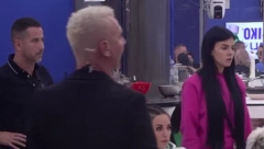 MAJKA TE SMATRA KONKURENCIJOM! Matora bez dlake na jeziku oplela po Aniti