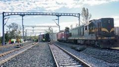 VOZ SAMO ŠTO NIJE STIGAO, A ONI NA ŠINAMA Jeziva igra dečaka na železničkoj stanici u Zemunu