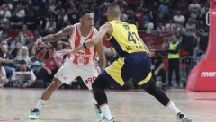 ZVEZDA RAZBILA FENER Crveno-beli na krilima navijača naneli Itudisu treći poraz, brinu povrede Nejpira i Jaga