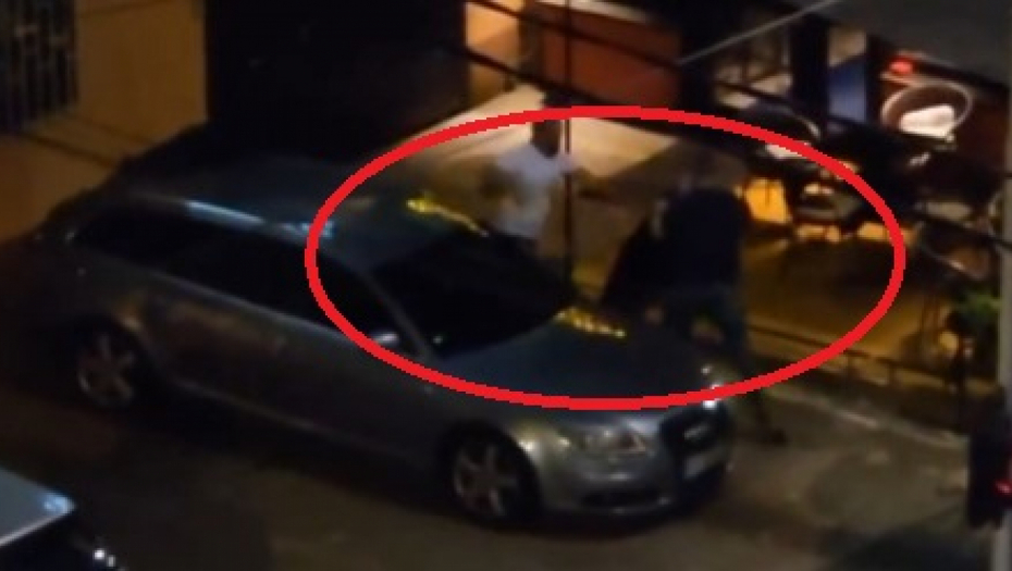 BRUTALNA TUČA NA JUŽNOM BULEVARU Dvojica muškaraca napali jednog, pa ga oborili na zemlju!