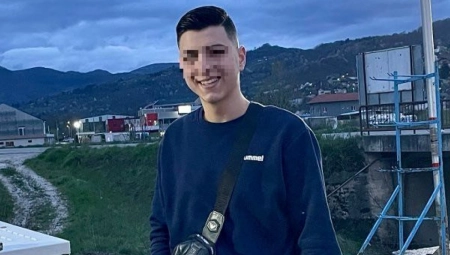 IZAŠAO DA SNIMI DRUGA KAKO VOZI, A ON GA POKOSIO I USMRTIO?! Jezivi detalji nesreće u Sjenici u kojoj je stradao mladić