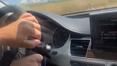 TINEJDŽER IZ SJENICE VOLI DA DIVLJA KOLIMA NA OCA, UHAPSILI GA U BOLNICI Snimao se sa tatom u vožnji 200 na sat, a sada je Emir (20) to platio životom (VIDEO)