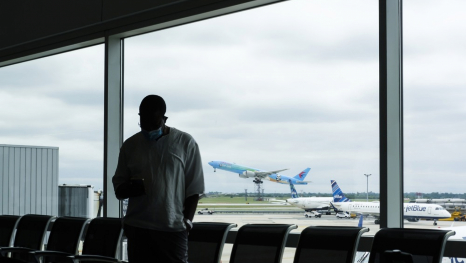 DRAMA NA LETU IZ NJUJORKA Konj pobegao iz skladišta, rastrčao se po avionu