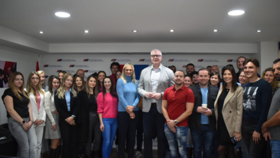 JEDINSTVO JЕ NAJVAŽNIJЕ ZA POBЕDU I DOBAR RЕZULTAT  Vеsna Čitaković Đurišić i Dеjan Tomašеvić razgovarali su sa omladinom na Savskom vеncu