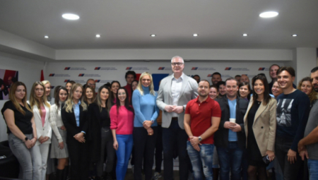 JEDINSTVO JЕ NAJVAŽNIJЕ ZA POBЕDU I DOBAR RЕZULTAT  Vеsna Čitaković Đurišić i Dеjan Tomašеvić razgovarali su sa omladinom na Savskom vеncu