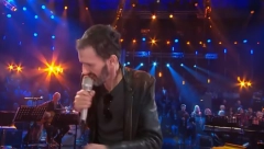 PROBUDIO SAM SE PORED SUPRUGE, A ONA JE BILA MRTVA Pevač nakon smrti završio u depresiji, otkrio detalje tragedije