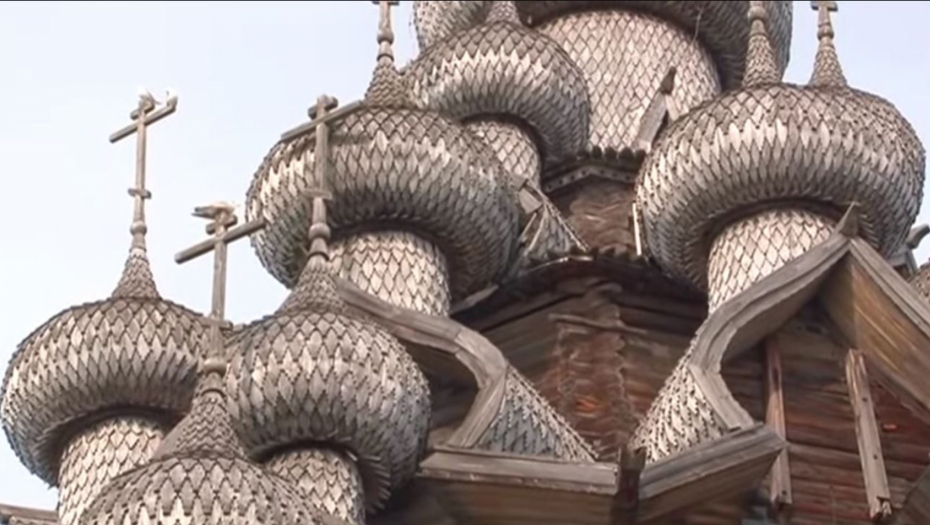 UKRAJINCI SA OKLOPNJACIMA UPALI U DREVNI PRAVOSLAVNI MANASTIR Opsadno stanje nakon dolaska SBU (FOTO)