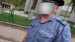 SNIMILI POLICAJCA KAKO UZIMA MITO Krenuo da im piše kaznu, a kada je video novčanicu sve je zaboravio (VIDEO)