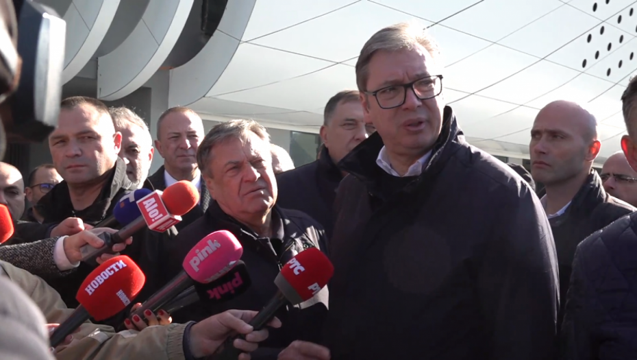 "NAŠA ULAGANJA RASTU BRZINOM MUNJE" Vučić obišao i otvorio novoizgrađeni stadion "Kraljevica" (VIDEO)