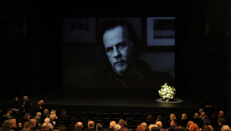 ONA MU JE BILA KAO SESTRA! Vesna Trivalić skrhana od bola stigla na komemoraciju Žarka Lauševića!