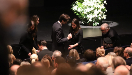 PRVI PUT U JAVNOSTI NASLEDNICI ŽARKA LAUŠEVIĆA Sin Dušan i ćerka Asja nemi od bola, jedva stoje na nogama