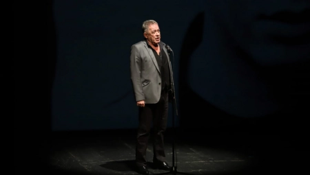 MUK U SALI NAKON GOVORA MIME KARADŽIĆA! Glumac izrecitovao omiljenu pesmu kuma Žarka Lauševića!