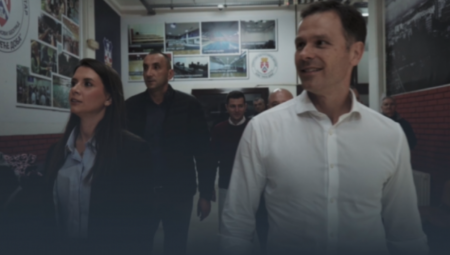 "NAROD NAM DAJE VETAR U LEĐA DA NASTAVIMO DA RAZVIJAMO NAŠU SRBIJU" Siniša Mali i Vesna Vidović razgovarali sa građanima Bežanijske kose