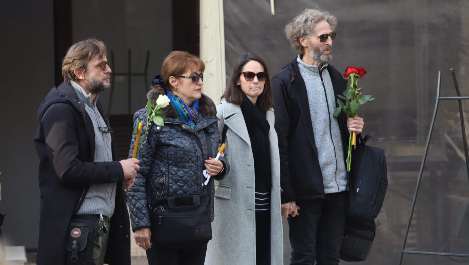OVO JE SIMBOLIKA CRVENIH RUŽA NA SAHRANI LAUŠEVIĆA Jedan detalj posebno slama srce