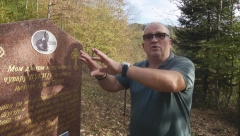 TOMO IZ SELA KOD IVANJICE JE SEBI I SVOM PSU PODIGAO NADGROBNI SPOMENIK "Njegov je bio 2.000 evra, a moj jeftiniji"
