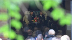 SCENA KOJA KIDA DUŠU! Miki Manojlović istrčava iz kapele, jeca od bola!