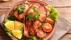 OVAKO SE RADI U RESTORANIMA Stavite ovo u tiganj kada pržite ribu i neće vam se lepiti za dno