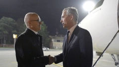 VUČEVIĆ DOČEKAO STOLTENBERGA Generalni sekretar NATO-a stigao u Beograd (FOTO)