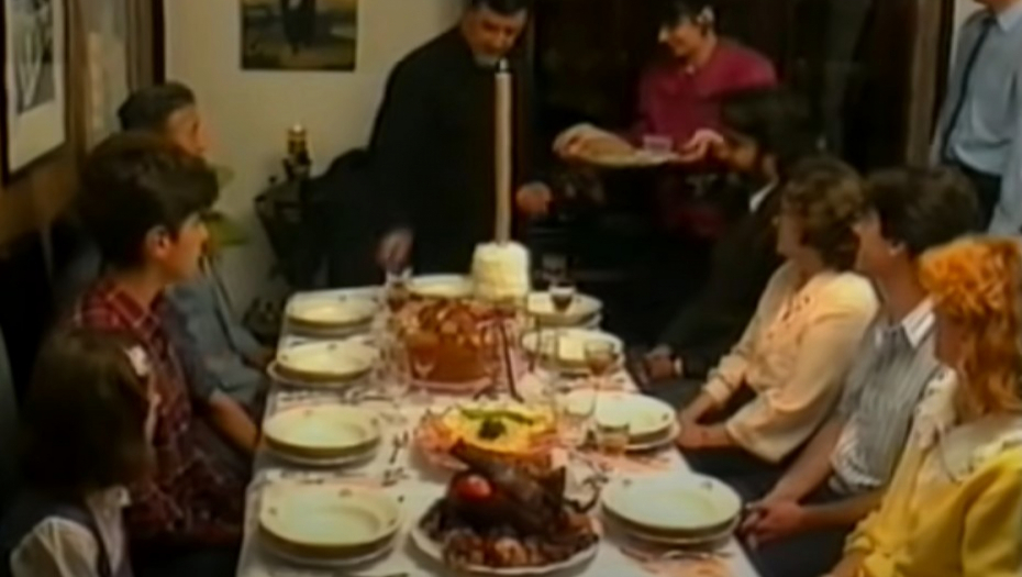 DA LI DOMAĆIM SME DA SEDI NA SVOJOJ SLAVI? Mnogi ne znaju da svaki gost treba da ima unapred određeno mesto, a evo ko treba da bude na čelu sovre
