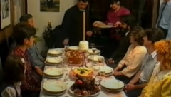 DA LI DOMAĆIM SME DA SEDI NA SVOJOJ SLAVI? Mnogi ne znaju da svaki gost treba da ima unapred određeno mesto, a evo ko treba da bude na čelu sovre