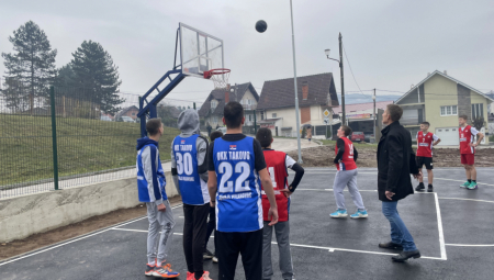 NA RADOST GRAĐANA GORNJEG MILANOVCA Otvoren park sa dečijim igralištem u naselju Ivice