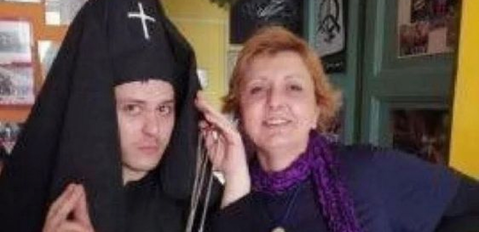 ĐILASOVA TAJKUNSKA KOALICIJA ISMEVA NAŠU CRKVU! Dele uputstva kako da se večeras na slavi lobira da se dokopaju fotelja (FOTO)