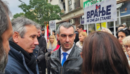 SRBIJA NE SME I NEĆE DA STANE! Orlić u poseti Vranju i Bujanovcu: Ne dozvolimo da nam naš mukotrpan rad i našu državu sruše i unište (FOTO)