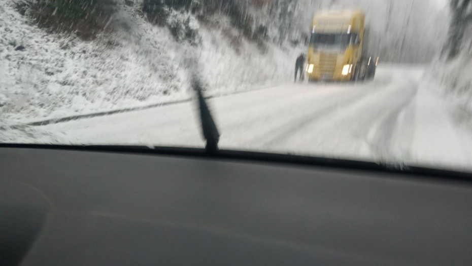 SNEG PREKRIO DELOVE SRBIJE Veje od sinoć, u ovim delovima napadao i do 30 cm