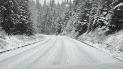 U NEKIM DELOVIMA SRBIJE ZIMSKI USLOVI ZA VOŽNJU Na ovom putnim pravcima saobraćaj se odvija usporeno