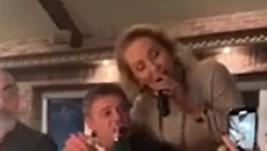 SELEKTOR KAO U TRANSU Lepa Brena peva Piksiju na uvo, legenda pala u nikad jači sevdah