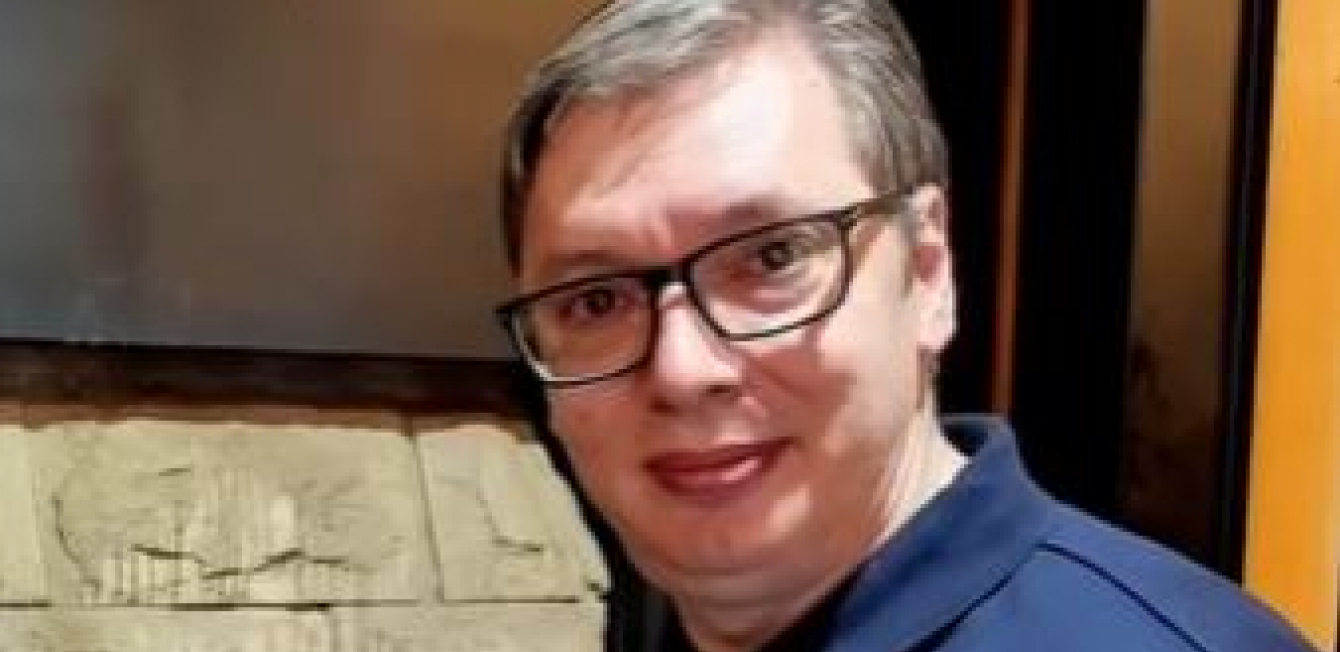 "ĆEVAPI ILI BUREK?" Hit snimak Vučića, predsednik Srbije otkrio šta više voli da jede (VIDEO)