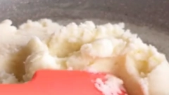 IMATE VIŠAK KROMPIR PIREA? Ne bacajte ga, već mu dajte novi život uz 1 fenomenalan trik!