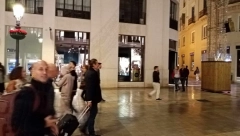 HOĆE LI NOVAKU I EKIPI ZAPEVATI "RUŽO RUMENA"? Poznati srpski glumac došao da bodri Srbiju u Malagi (FOTO)