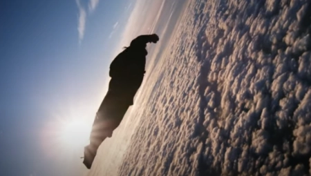 KRILOM AVIONA MU ODSEKAO GLAVU! Evo na koliko je osuđen pilot zbog jezive nesreće u kojoj je stradao padobranac (VIDEO)