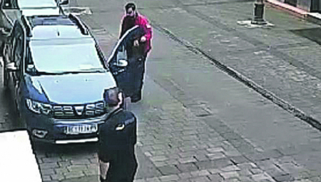 ISKEŠIRAO 18 HILJADA EVRA Đilasov „siromašni“ poštar pazario nov auto!