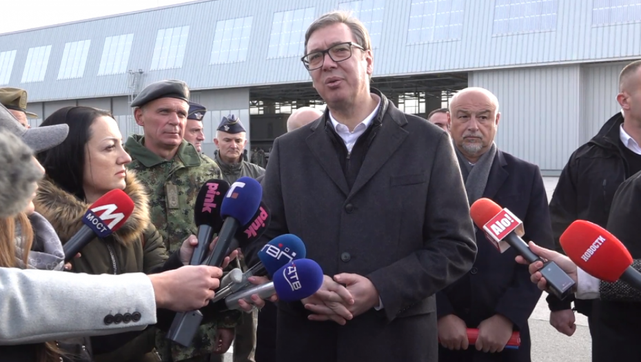 BIĆEMO SVE JAČI Vučić na Vojnom aerodromu u Batajnici: Ponosan sam na ogromna ulaganja! (VIDEO)
