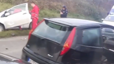 STRAVIČAN SUDAR KOD VINČE Slupana vozila stoje nasred puta (VIDEO)