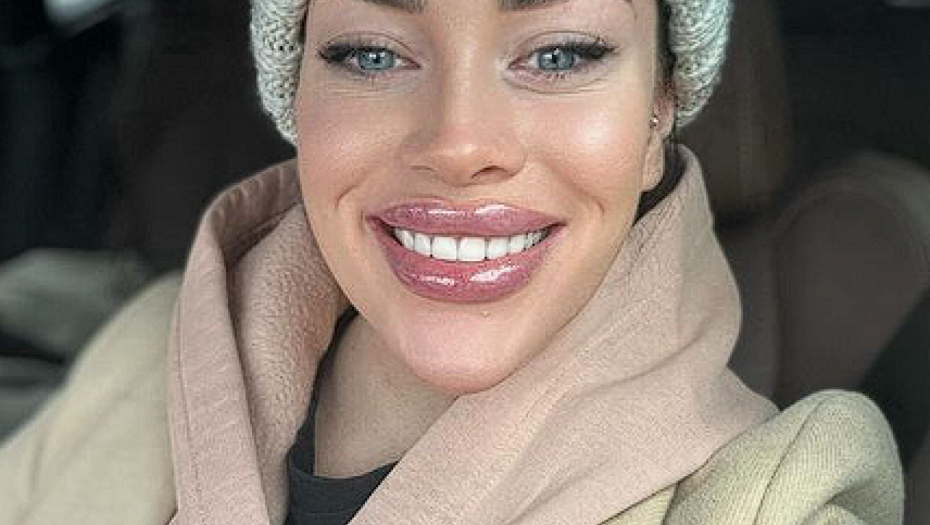 OGNJENOVA MINA SE OVAKO TEŠI PRED POROĐAJ Lepa trudnica mašta o ovom piću, a beba samo što nije stigla